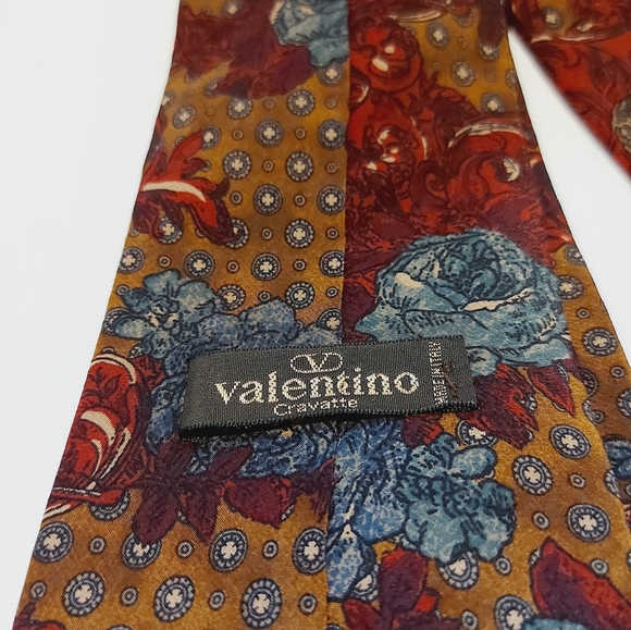 VALENTINO SILK TIE! - Picture 4 of 7